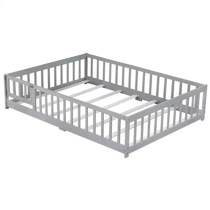 Letto a pavimento a grandezza naturale con recinzione e porta, sponde letto a pavimento in legno di gomma grigio