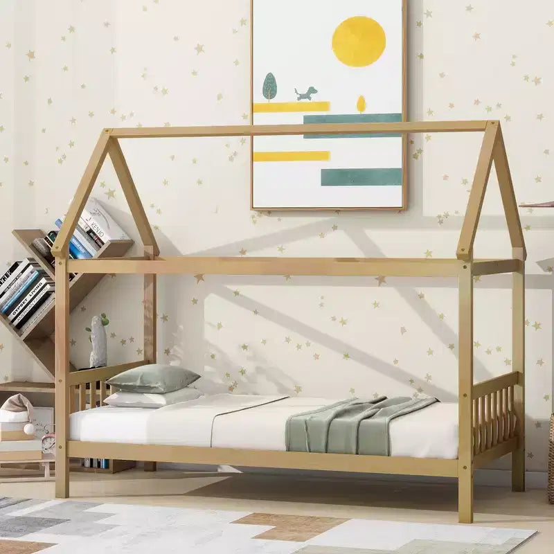 Letto singolo in legno di gomma con struttura a casetta, beige