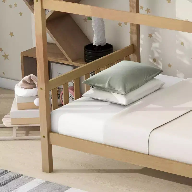 Letto singolo in legno di gomma con struttura a casetta, beige