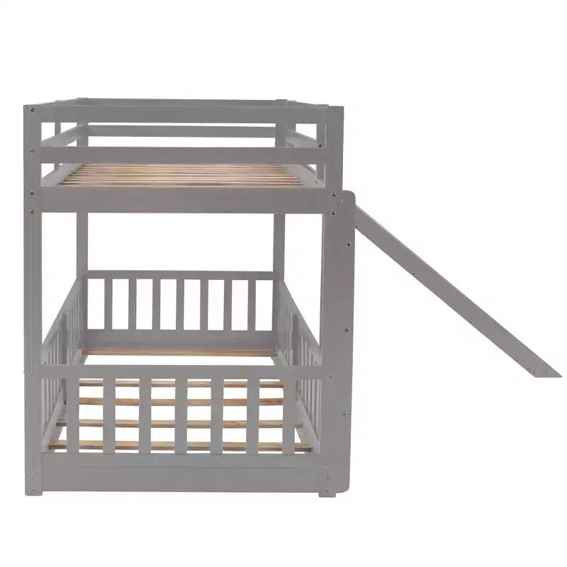 Letto a capanna in legno con letto estraibile e scaffali, bianco