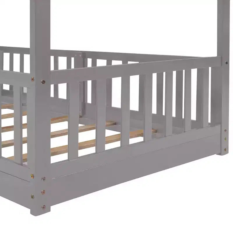 Letto a capanna in legno con letto estraibile e scaffali, bianco