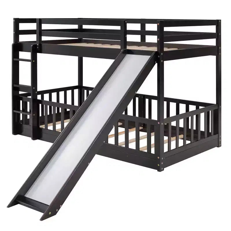 Letto a capanna in legno con letto estraibile e scaffali, bianco