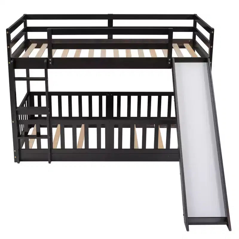 Letto a capanna in legno con letto estraibile e scaffali, bianco