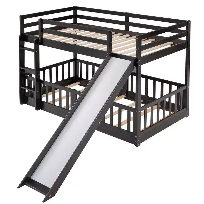 Letto a capanna in legno con letto estraibile e scaffali, bianco